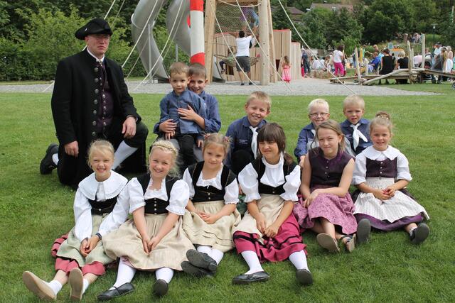 Kindertanzgruppe OG Niedernhal mit Leiter Oli Kerl
Fotograf: Privat, Ort: Mühlacker | Foto: Privat