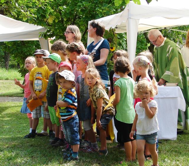 Die jüngsten Besucher haben ein paar Lieder eingeübt.
Fotograf: Thomas Seitz | Foto: Thomas Seitz