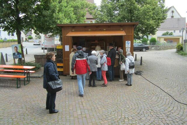 Mittagspause mit Backwaren aus dem Backhaus in Duttenberg