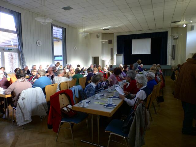 Im Hintergrund die Leinwand auf der ein Film von Bad Lauterberg gezeigt wurde.
Fotograf: Rosemarie Schober, Ort: Neckarsulm | Foto: Rosemarie Schober