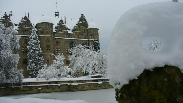Schloß Neuenstein - versunken im Schnee