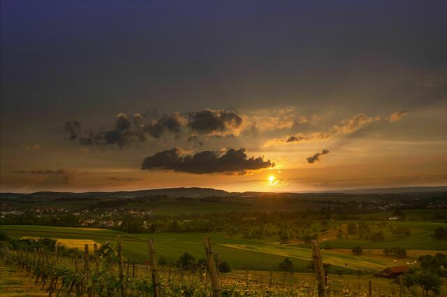 Sommerabend in Bretzfeld: Blick vom Lindelberg in Richtung Kochertal