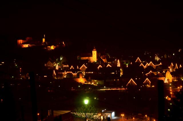 beleuchtetes Forchtenberg zur Weihnachtszeit