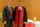 Pfarrer Johannes Veller und Oberkirchenrat Dr. Oliver Schuegraf vor dem Altar mit dem Nagelkreuz.