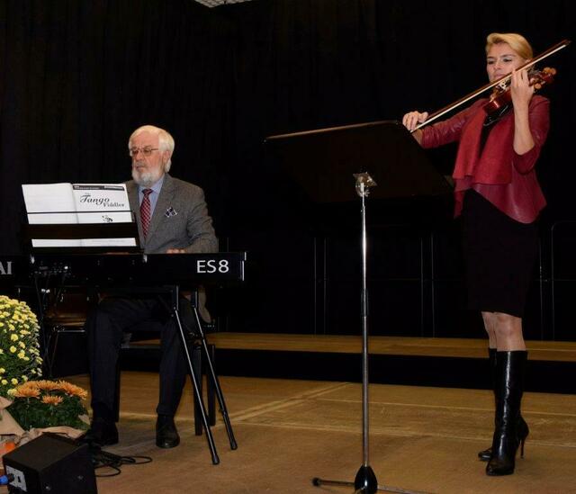 Das großartige Musik-Duo Lungo begeistete die Anwesenden beim 90 Jahre Festempfang Kneipp-Verein Heilbronn.
