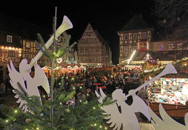 Der Bad Wimpfener Weihnachtsmarkt wird von den Klängen der Engelstrompeten begleitet. | Foto: Heilbronner Stimme