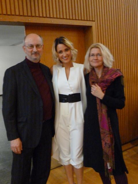 Schlagerpop-Sängerin Madeline Willers aus Wüstenrot mit Karl Friedrich Bretz und Karen Thanhäuser vom Diakonischen Werk Heilbronn