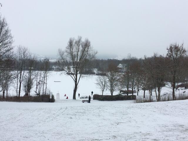 Der Breitenauer See in Schnee gehüllt.