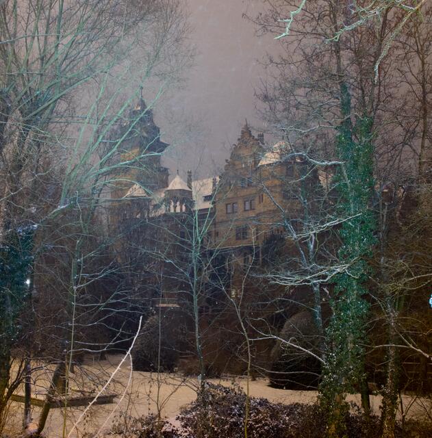 Neuensteiner Schloss im Schneeregen