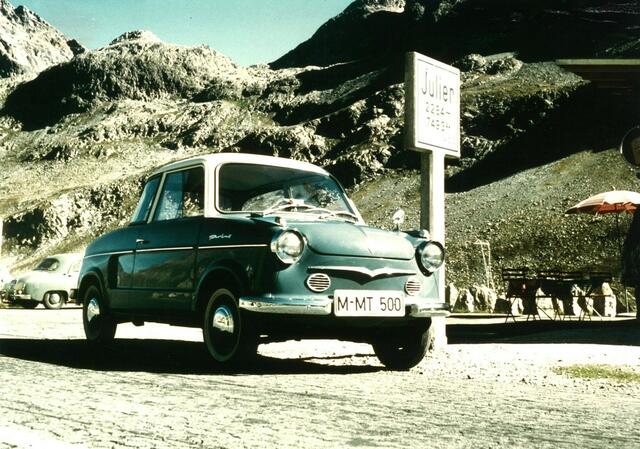Der NSU Prinz auf einem Werbeplakat - mit Münchener Kennzeichen. Anscheinend macht sich das besser als HN, dachten die Autobauer damals. Foto: Audi