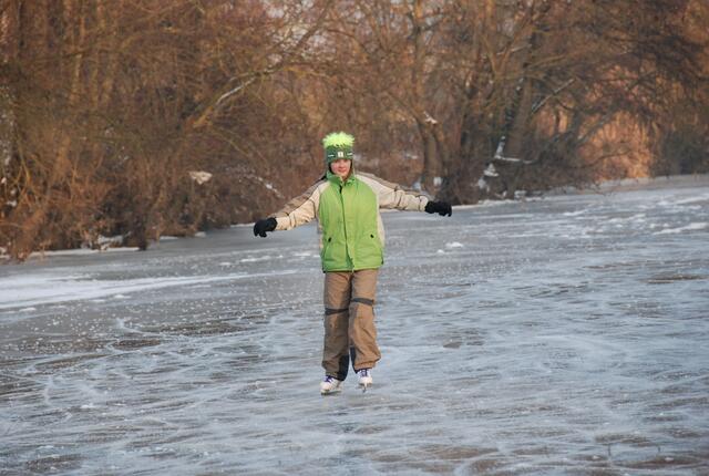 Schlittschuhlaufen: ein seltener Spaß im Freien. Aufnahme vom 11.01.2009