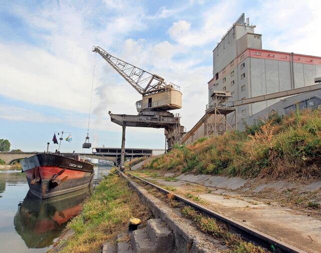Der Heilbronner Hafen ist nach wie vor der größte am Neckar, auch wenn der Umschlag gesunken ist.