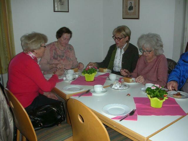 Kaffee & Kuchen im Alexanderhäuschen