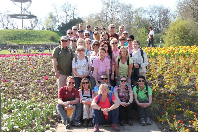 Gruppenbild mit dem Killesbergturm im Hintergrund