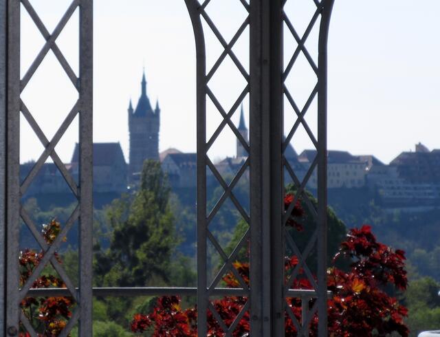 Abschluss der Tour in Jagstfeld bei der "Schönen Aussicht". Im Hintergrund der Blaue Turm von Bad Wimpfen.