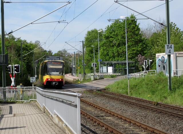 Haltestelle Trappensee: Als dieses Bild entstand waren alle noch zuversichtlich, dass die Gruppe gleich los kann...
