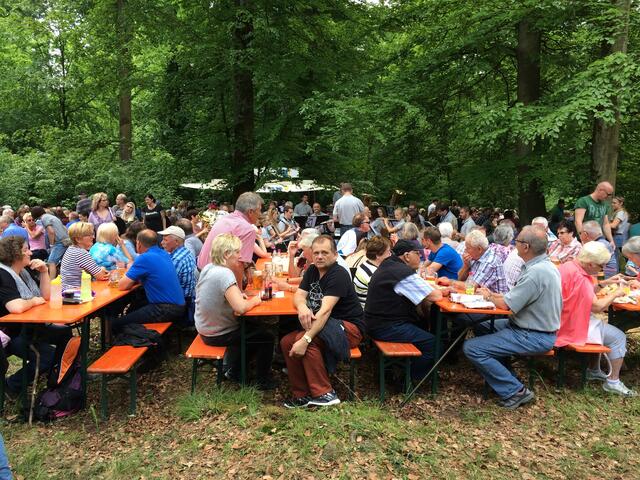 Mittags war der Festplatz gut gefüllt