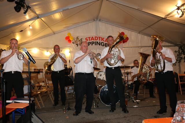 Die original Kraichgauer Besenmusikanten sorgten noch bis nach Mitternacht für gute Stimmung im Festzelt.