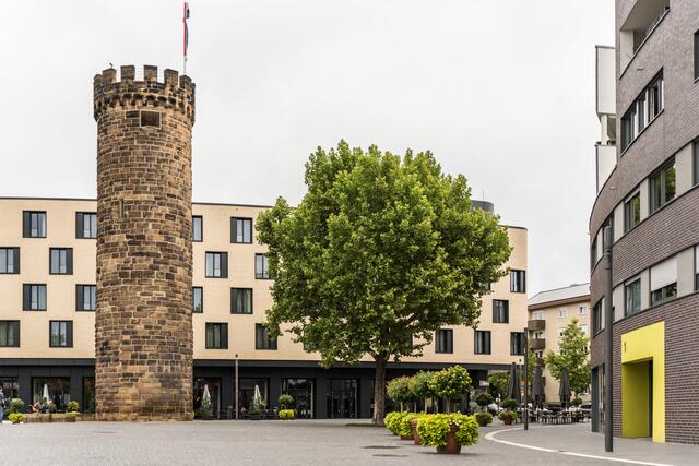 Der neu gestaltete Platz vorm Bollwerksturm lädt zu einem Besuch ein...