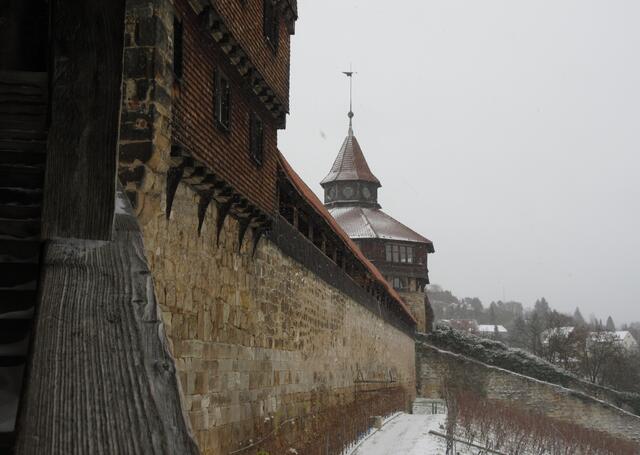 Perspektive von der Burgstaffel den Seilergang entlang zum Dicken Turm