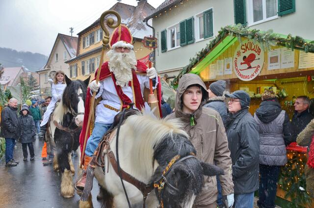 Im Hintergrund das Christkind