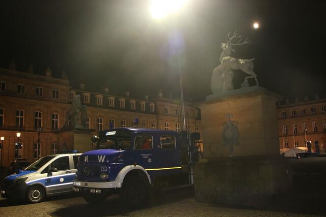 Der Lichtmastkraftwagen des OV Stuttgart in Aktion