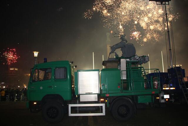 Der Lichtmastkraftwagen der Polizei