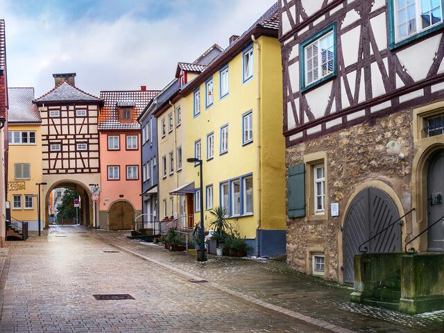 Das Morsbacher Tor in der Schnurgasse in Künzelsau. Die bunten Fassaden der Häuser in dieser Gasse gefallen mir besonders gut.