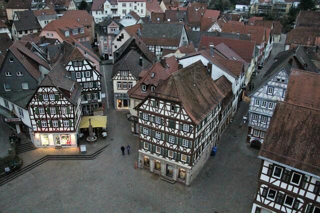 Blick vom Rathausturm auf den Marktplatz von Mosbach