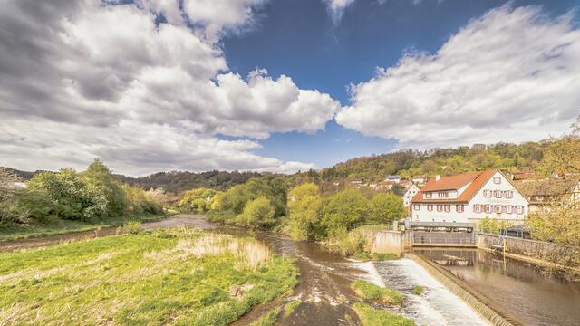 Die Stadtmühle von Sindringen, links der Kocher, re. der Kanal