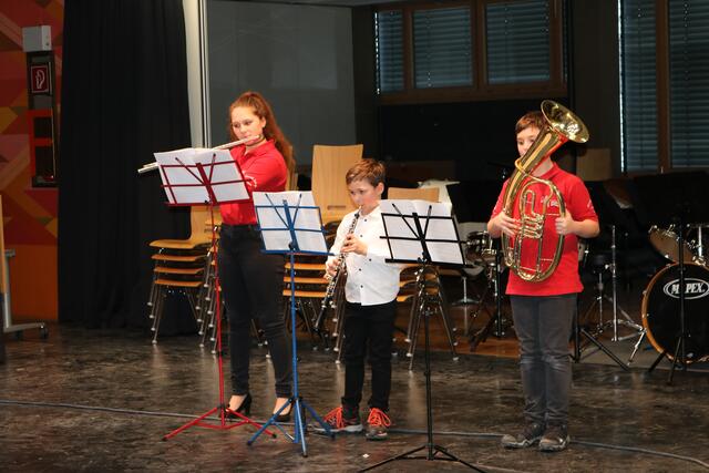 gemischtes Ensemble aus Querflöte, Oboe und Tenorhorn.