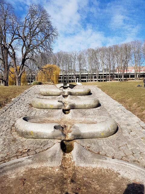 Der Sonnenschein trügt, noch ist es zu kalt für Wasserspiele. | Foto: Konrad Belke