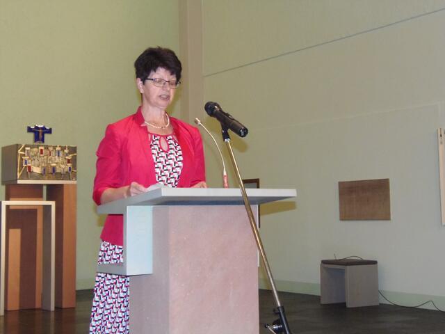 Manuela Ruttinger, die 2. Vorsitzende des Kath. Kirchen gemeinderats berichtete aus der Geschichte der Kath. Kirche von Jagsteld.