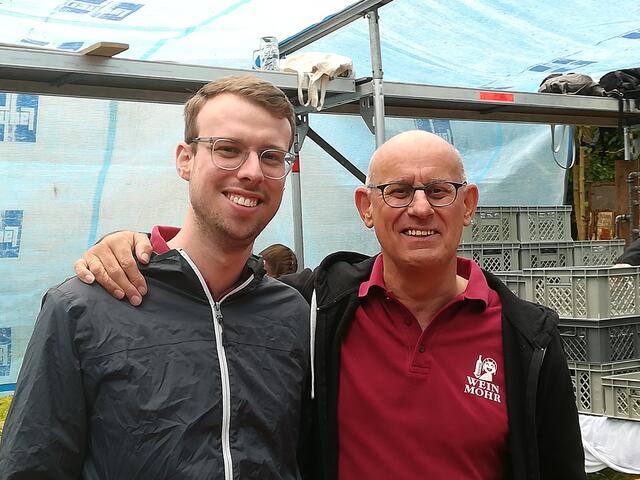 Vater und Sohn nach getaner Arbeit - Hans (rechts) und Florian Kinbacher
