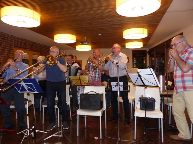 Die "Friends of Dixieland" beim Zugabenstück im Mehrgenerationenhaus