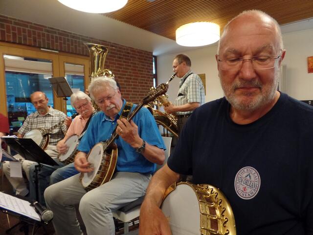 Die Banjotruppe der "Friends of Dixieland" mit Ernst Knorpp, Bernd Rauch, Dr. Norbert Schmidt und Abu Schäfer (v.l.n.r.)
