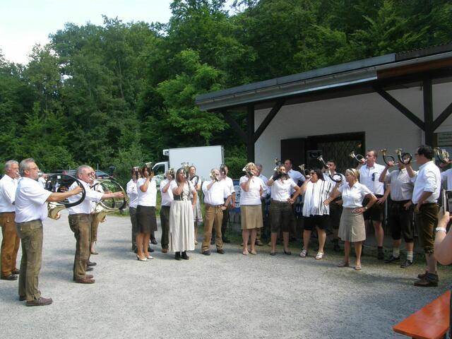 Die Jagdhornbläser Weinsberger Tal - Löwensteiner Berge unterhielten die Besucher mit jagdlichen Weisen.