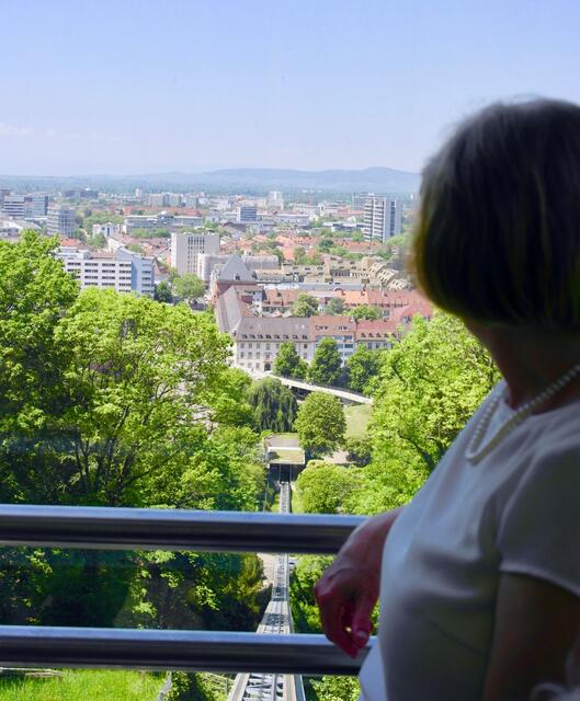 Bei 30 Grad im Schatten nahmen wir gerne die Schlossbergbahn in Anspruch.