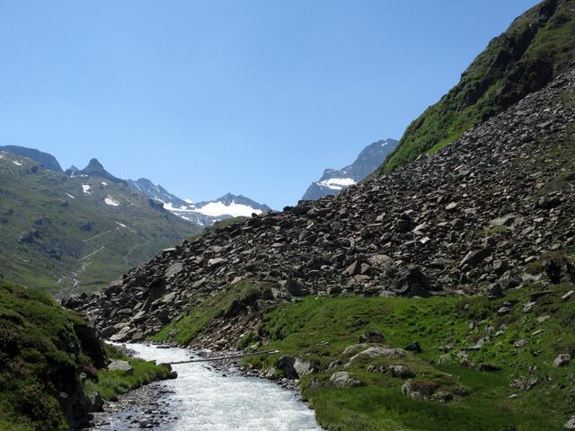 Blick auf den Piz Buin und den Weg zur Wiesbadener Hütte