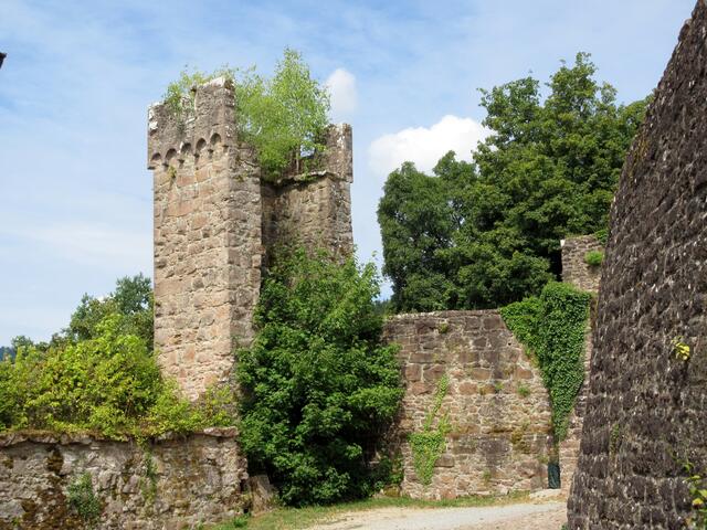 Baubeginn war als romanische Burg zur Zeit als viele Burgen gebaut wurden, also um 1250