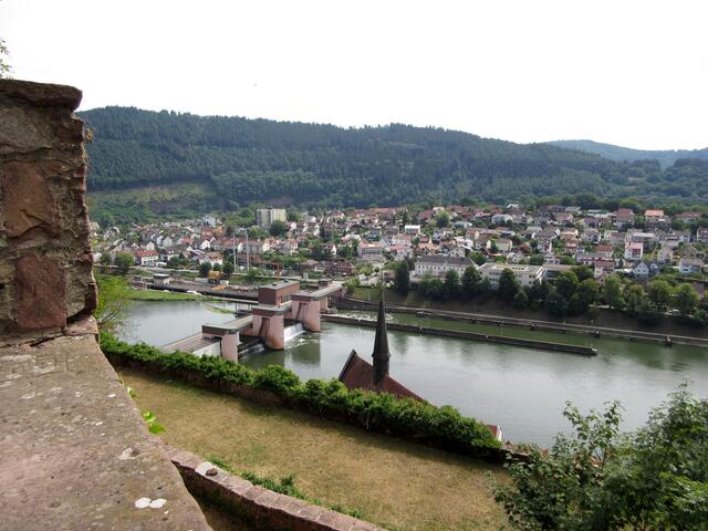 Blick vom Schloss zur Schleuse