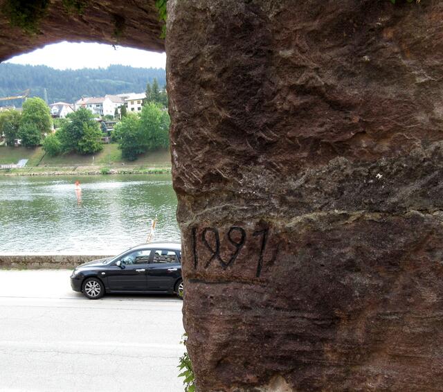 Hier das ehemalige "Kleine Neckartor" mit der ältesten Hochwassermarke Westdeutschlands. 1497