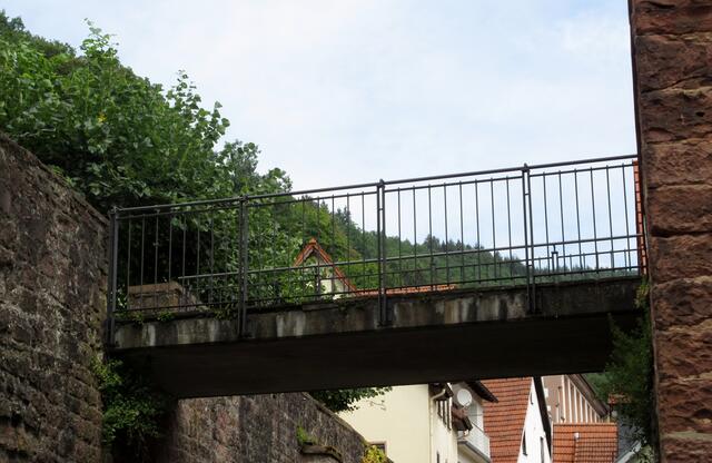 Enge Gassen, kleine Brücken und viele Tore