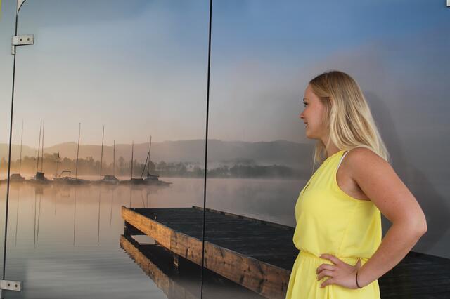 Community Managerin Carolin Kirsch genießt die Aussicht.
