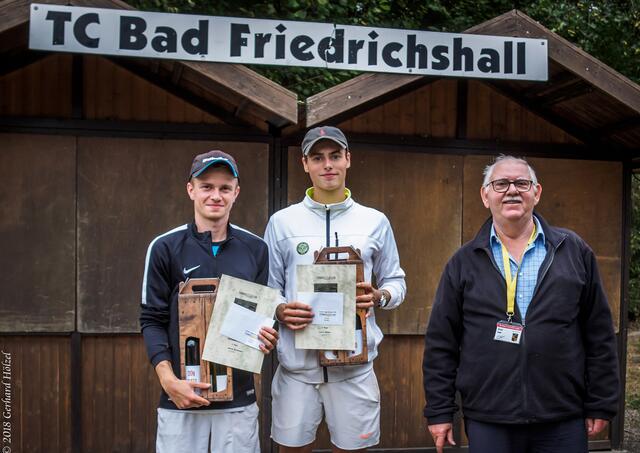 Finalist Jannik Kemmerer und Sieger Calvin Müller sowie OS Ernst Kast (v.li.) | Foto: Gerhard Hölzel