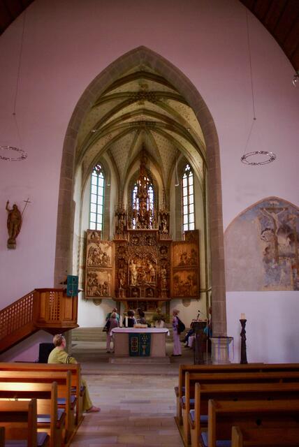 1383 wurden die ersten Gebäudeteile der Besigheimer Stadtkirche erbaut, die in vielen Jahrhunderten mehrmals umgebaut wurde. Schmuckstück dieser Kirche ist der 13 Meter hohe Lindenholzaltar, der um 1520 von Christoph von Urach geschaffen wurde.