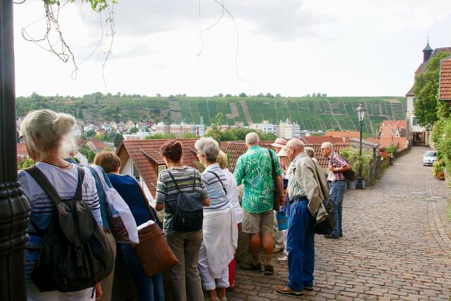 Entlang der Stadtmauer.