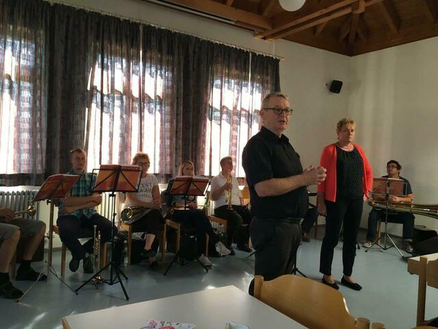 Jürgen Wieland bei der Begrüßung der Gäste