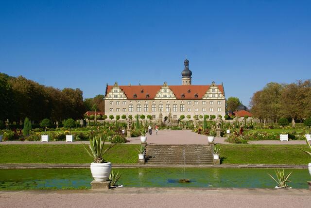Die Linie Hohenlohe-Weikersheim endet mit dem letzten Grafenpaar Carl Ludwig und Elisabeth Friederike Sophie. Das Schloss wurde nur noch teilweise bewohnt,  nur wenig verändert und versank über Generationen in einen Dornröschenschlaf.