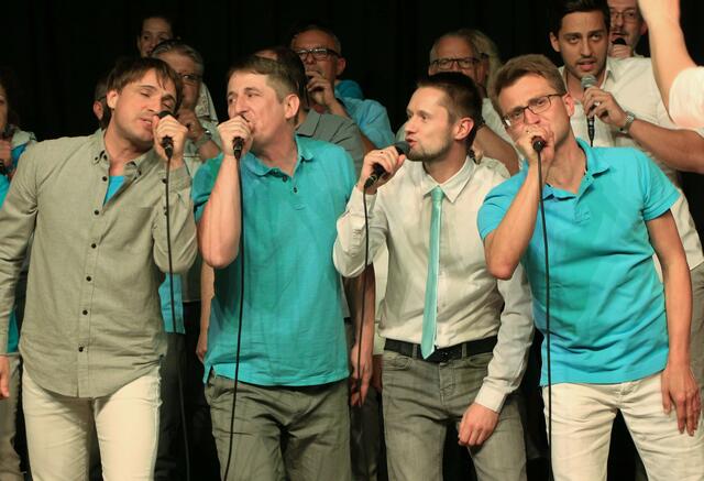 Die Tenöre des Chors Sunrise: Rainer Bopp, Christoph Mederus, Tobias Pfündel und Markus Senghaas (v.l.n.r.) (Foto: Patrick Reger)